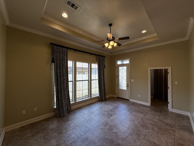 Building Photo - Charming 3 Bedroom Home in Willowbrook Sub...