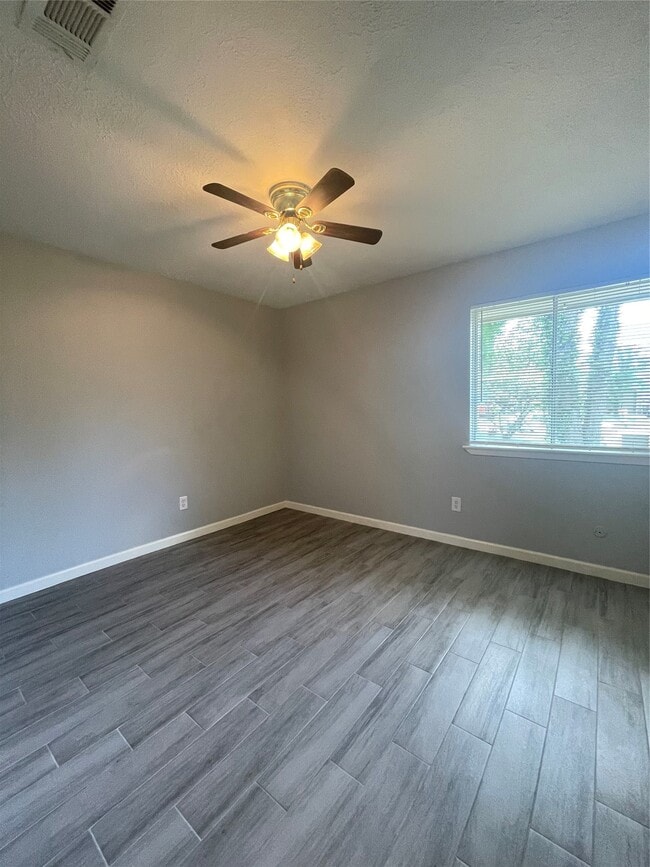 Building Photo - 7622 Bubbling Spring Ln