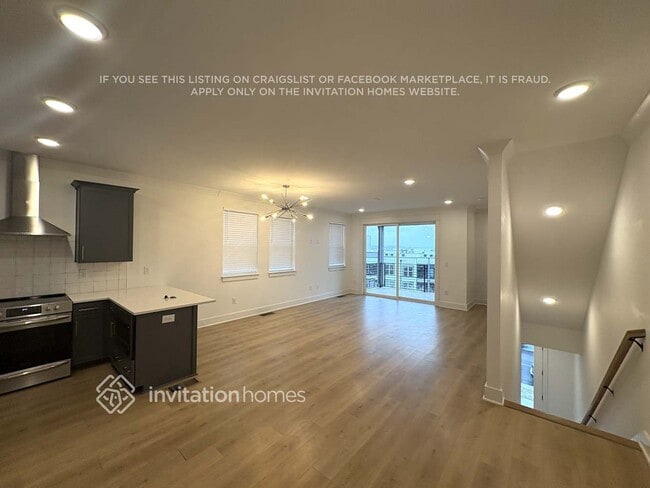 Building Photo - 422 38th Ave N