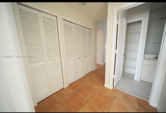 Building Photo - 9921 SW 164th Ct