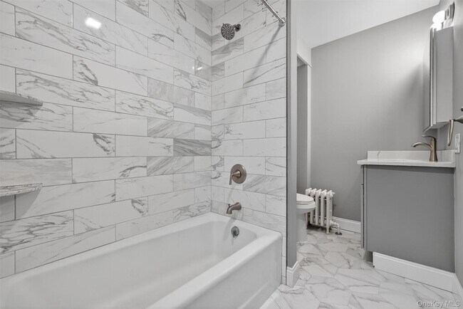 Building Photo - 107 Maple St