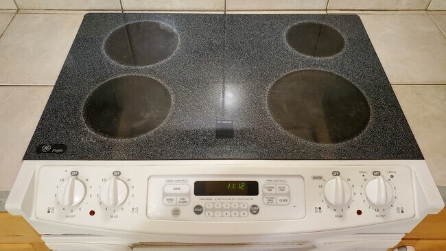 Building Photo - 1 Pine Way Ct