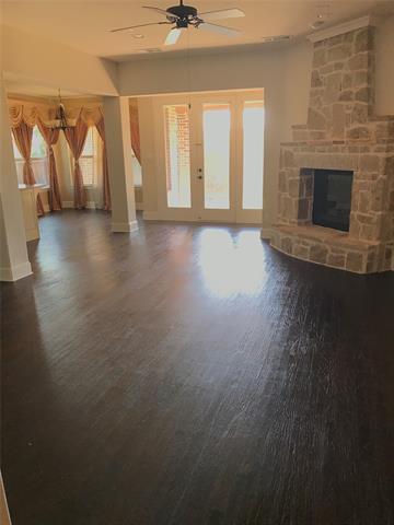 Building Photo - 408 Paluxy Dr