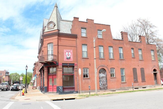 Building Photo - 1-281W Cherokee St