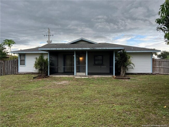 Building Photo - 160 SE Lakehurst Dr