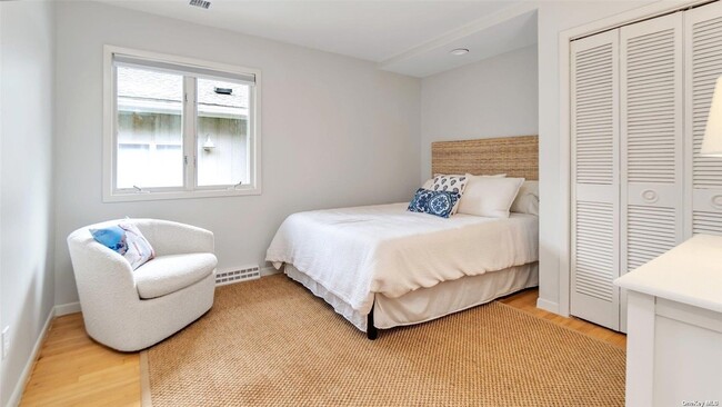 Building Photo - 8 Coolidge Ln