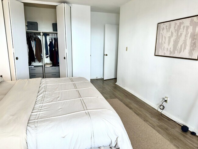 Building Photo - 201 St Pauls Ave