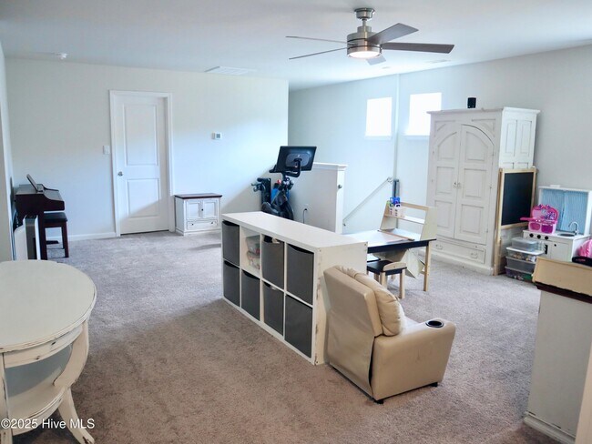 Building Photo - 404 Willet Ct