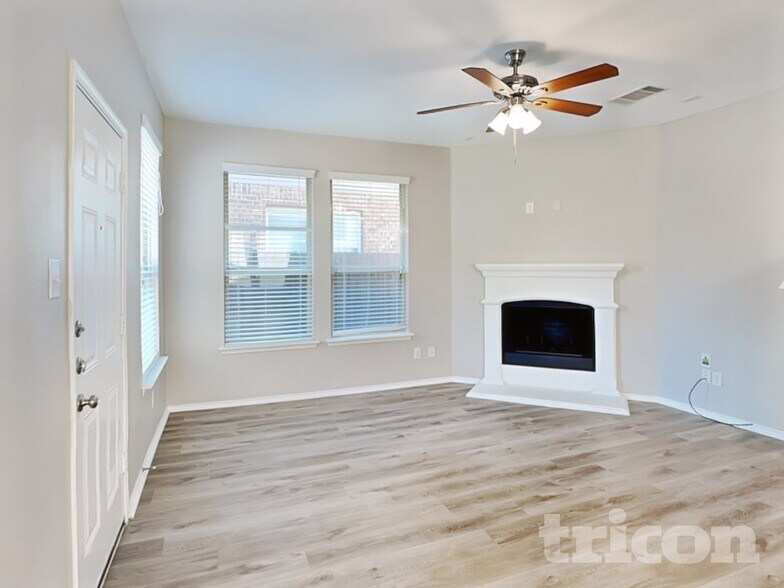 Building Photo - 1908 Parkside Mews