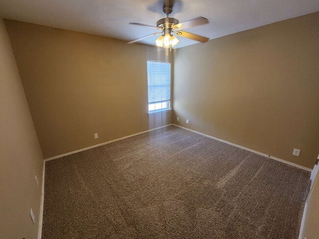 Building Photo - Spacious 4 Bedroom Home in Prime Medical Center Location