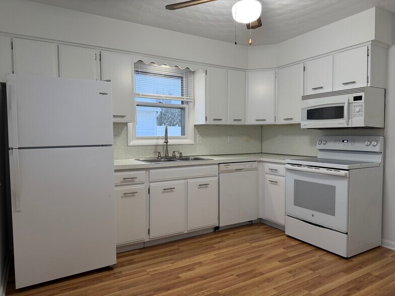 Building Photo - 3993 Sharoden Dr