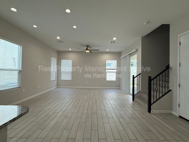 Building Photo - 5118 E Anderson Dr
