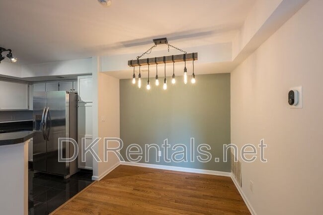 Building Photo - 521 McGill Park Ave NE