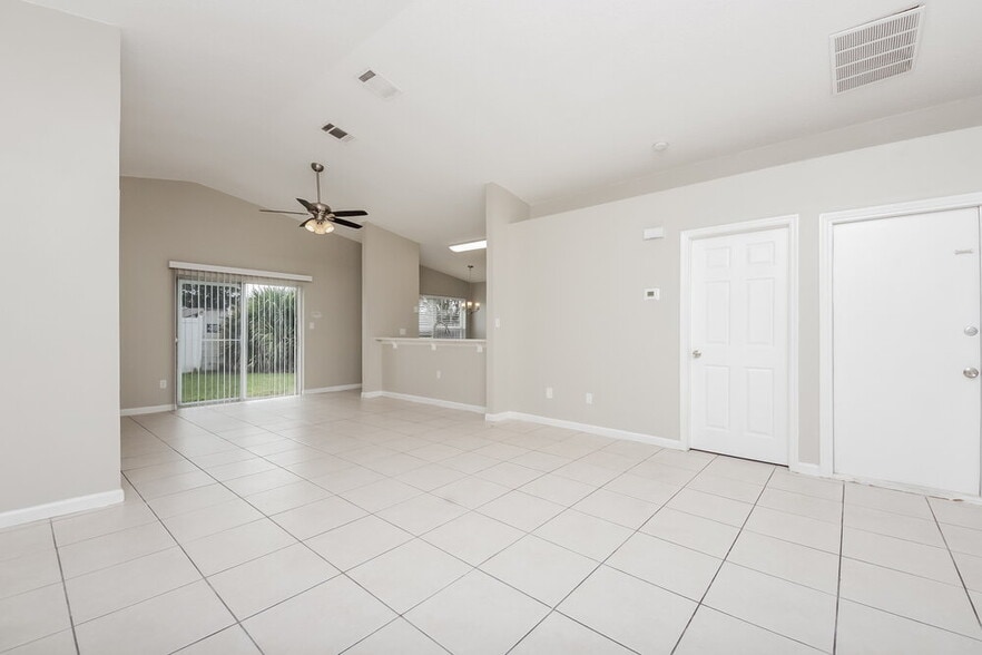 Building Photo - 2872 Woodruff Dr