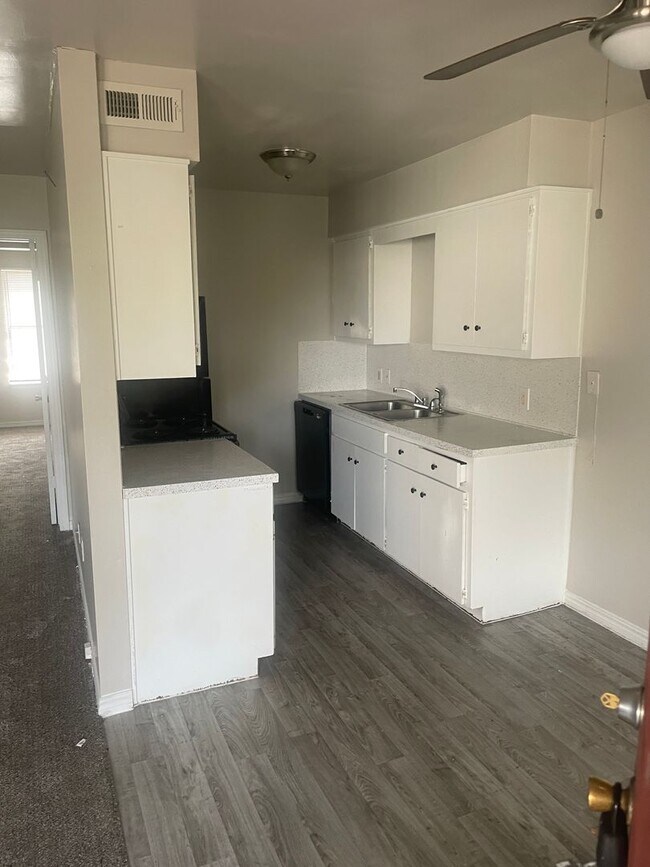 Building Photo - 5124 S Delaware Pl