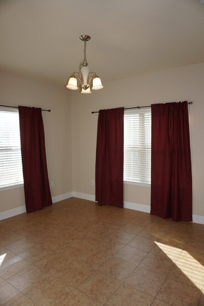 Building Photo - Crestview: 4 Bedrooms in Liberty Oaks