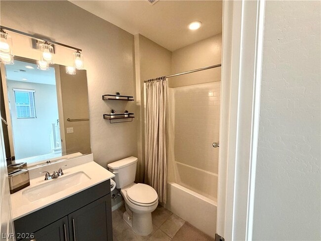 Building Photo - 572 Pear Lake St