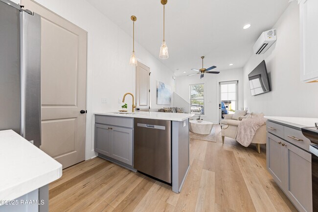 Building Photo - 206 Steiner Oaks