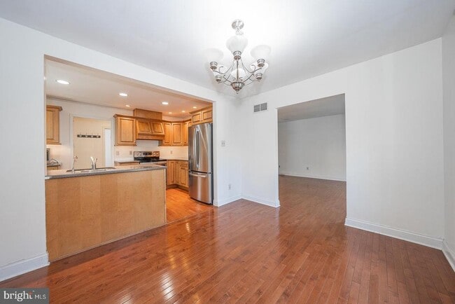 Building Photo - 301 Hanover Ct
