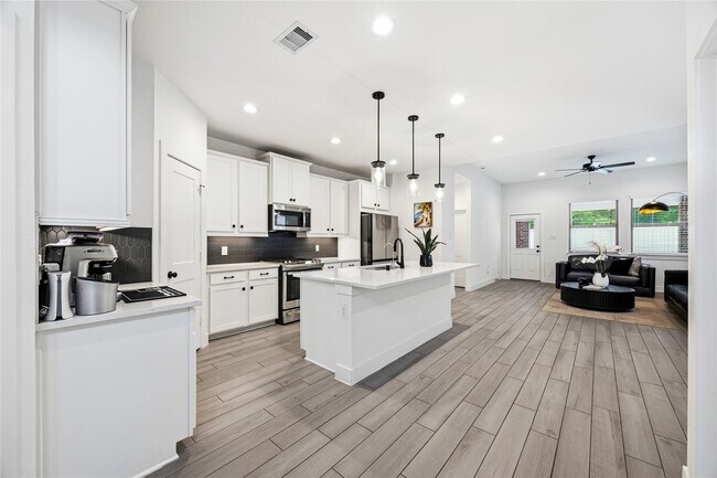 Building Photo - 10636 Wild Chives