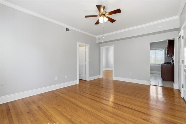 Building Photo - 2117 W Dekle Ave