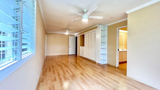 Building Photo - RARELY AVAILABLE 3 BEDROOM NEAR BEACH