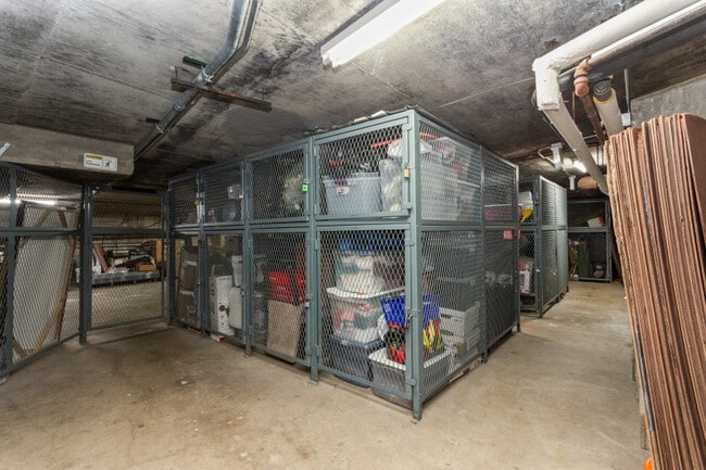 Building Photo - 3930 N Pine Grove Ave