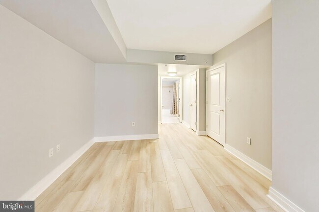 Building Photo - 915 E Street NW Unit 414