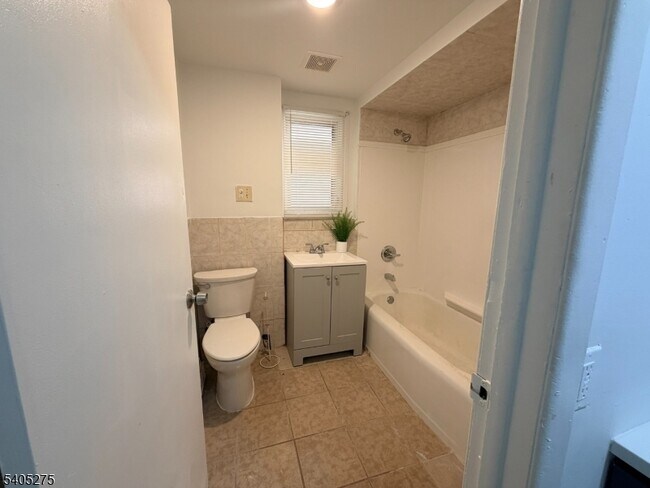 Building Photo - 12 Quincy St