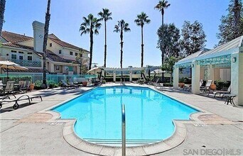 Building Photo - The perfect 3 Bed 3 bath Townhouse