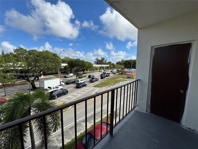 Building Photo - 3300 S Dixie Hwy