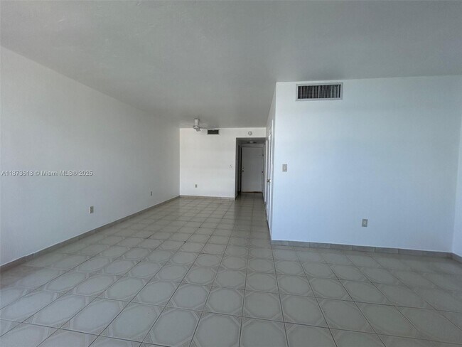 Building Photo - 2899 Collins Ave