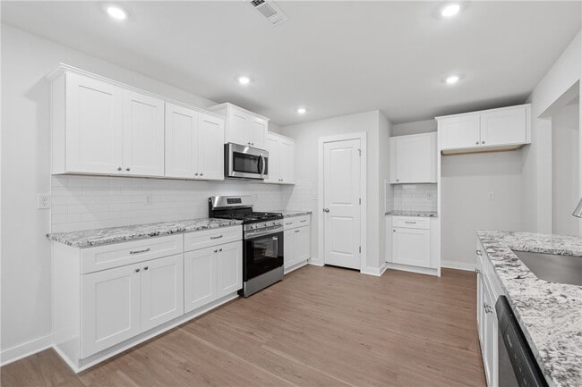 Building Photo - 1313 Valley Dr