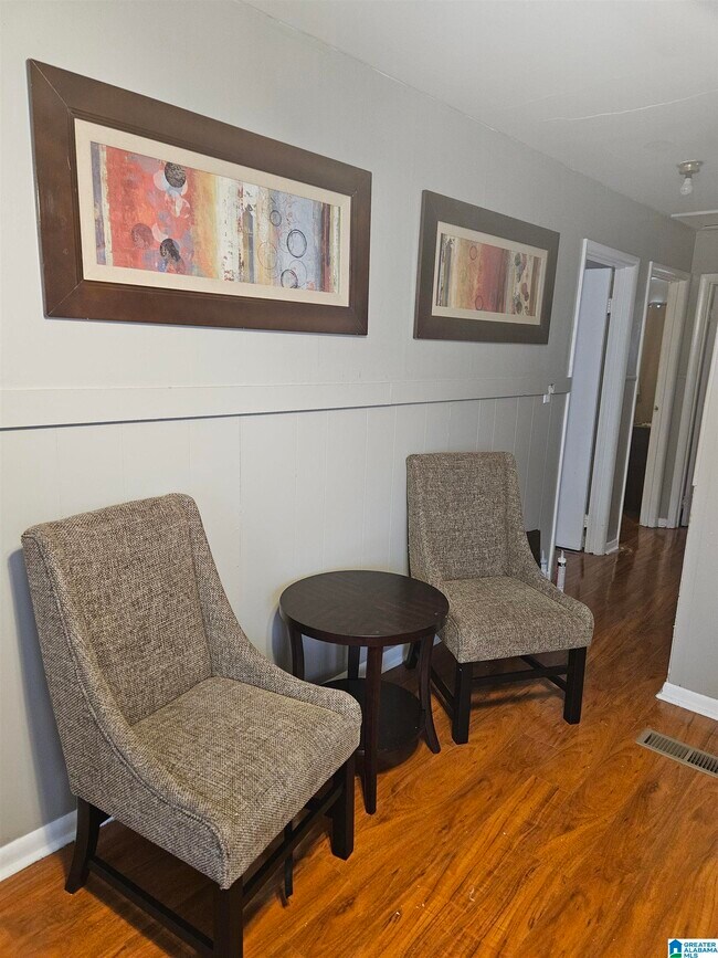 Building Photo - 128 Thomas Cir