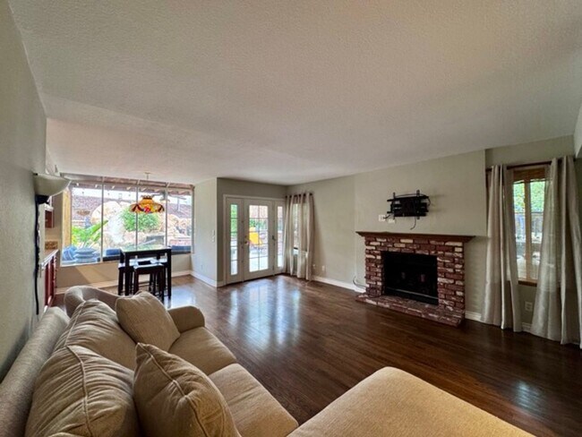 Building Photo - 5 bedroom South Temecula home with a Pool ...