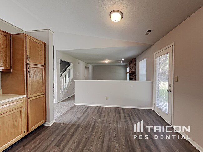 Building Photo - 2343 Rolling Oak Dr