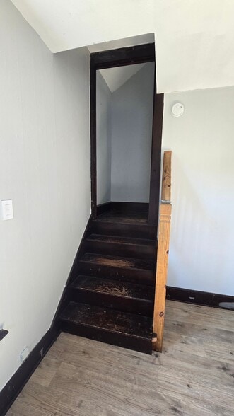 Building Photo - 537 Woodville Rd