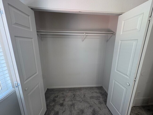 Building Photo - Fully Renovated 3 Bed 2.5 Bath Townhome w/ 1 Car Garage & Yard!