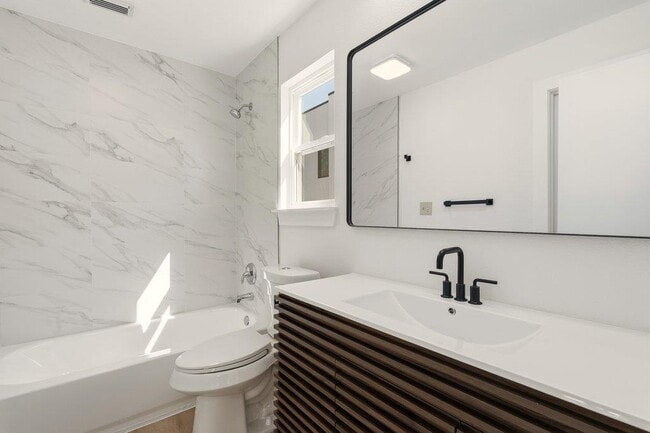 Building Photo - 814 W Mary St