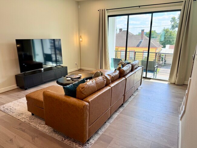 Building Photo - 131 Eastwood St