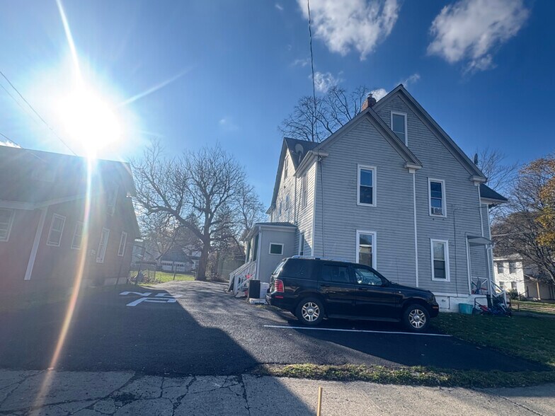 Building Photo - 362 Norton St