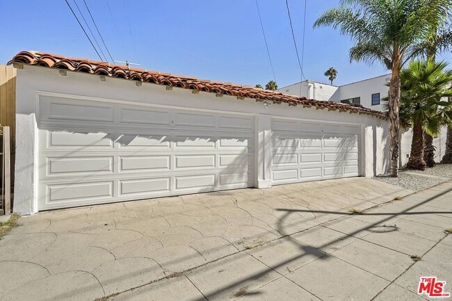 Building Photo - 1143 Cloverdale Ave