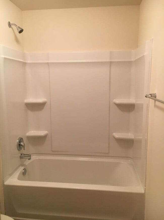 Building Photo - Doss Ferry Community in Kimberly Al  2 story house built 2017, 3 Bedroom, 2.5 bathroom house with...