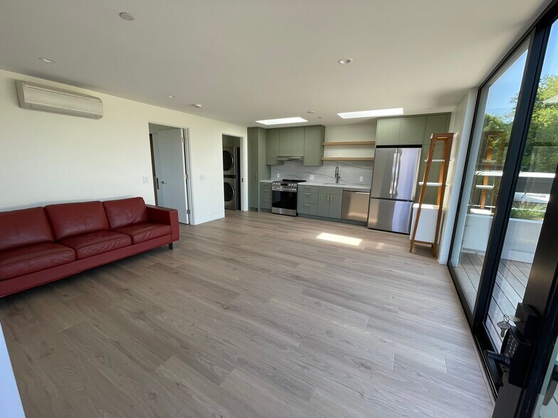 Living room + Kitchen - 1825 Wilstone Ave