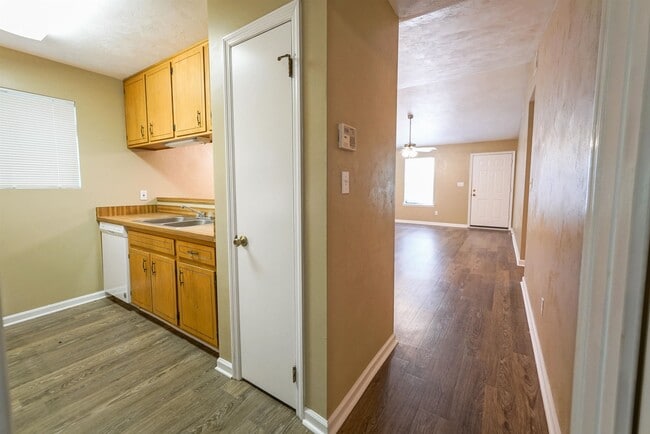Building Photo - 2380 Hartsfield Way