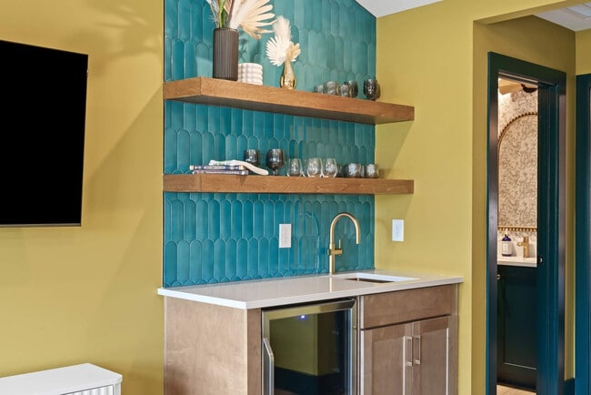 Building Photo - 1315 16th Ave S