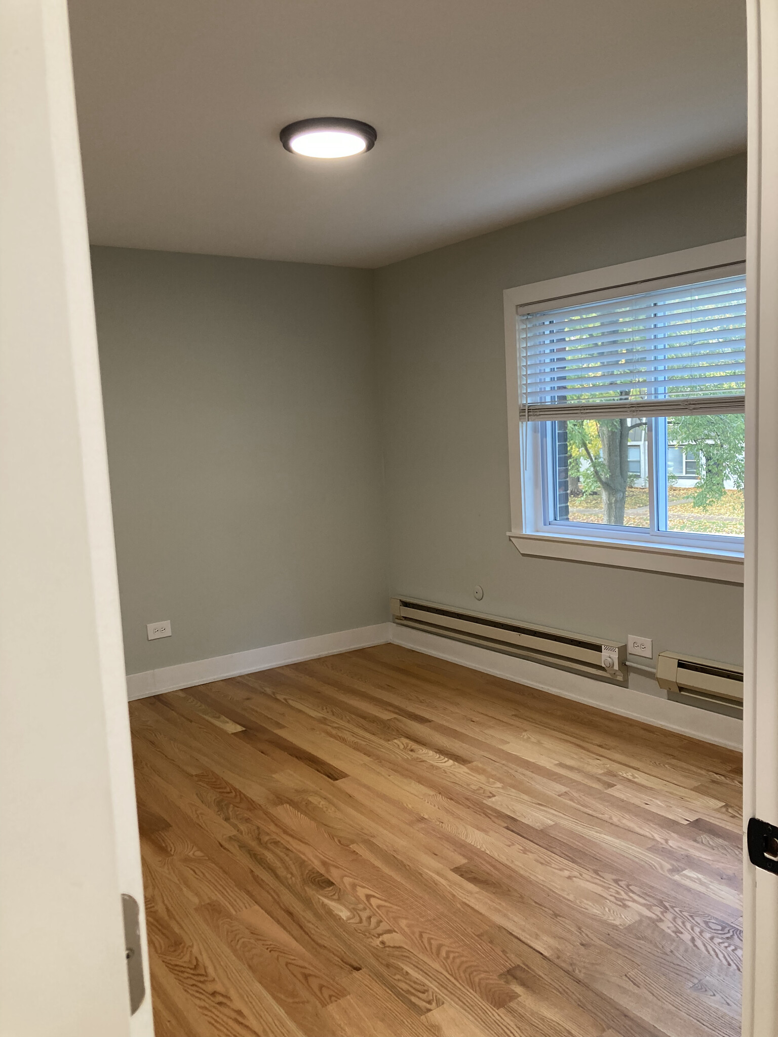 Building Photo - 696 Elm Pl