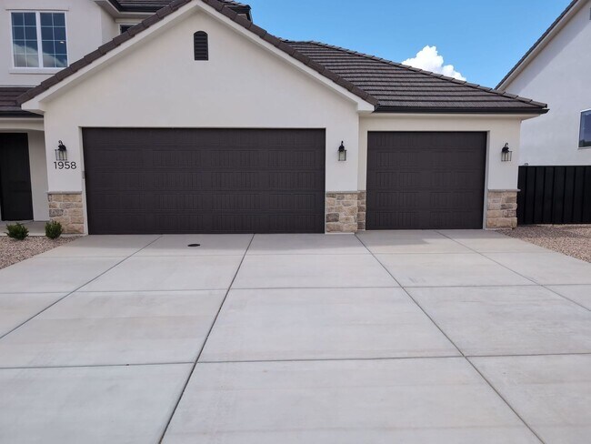 Building Photo - Newly Built, 5 Bedroom, 4 Bathroom Home in...