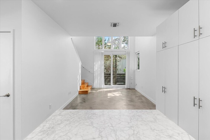 Building Photo - 1204 Woodland Ave