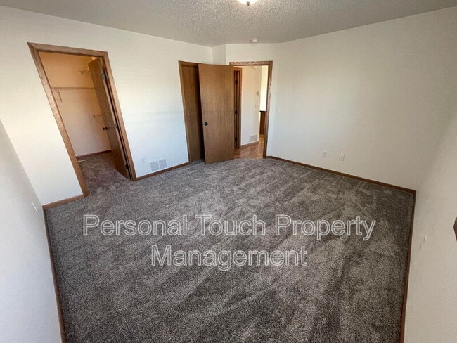 Building Photo - 2580 5th St W